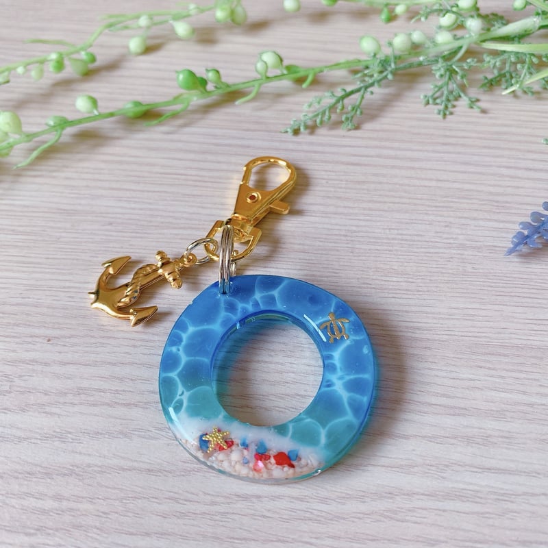 K-024】海 水面 イニシャル キーホルダー | TricoloreDaisy K-024】海 水面 イニシャル キーホルダー | TricoloreDaisy