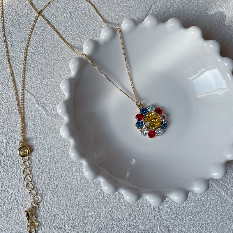 N-057】スワロフスキー フラワー ネックレス | TricoloreDaisy N-057】スワロフスキー フラワー ネックレス | TricoloreDaisy