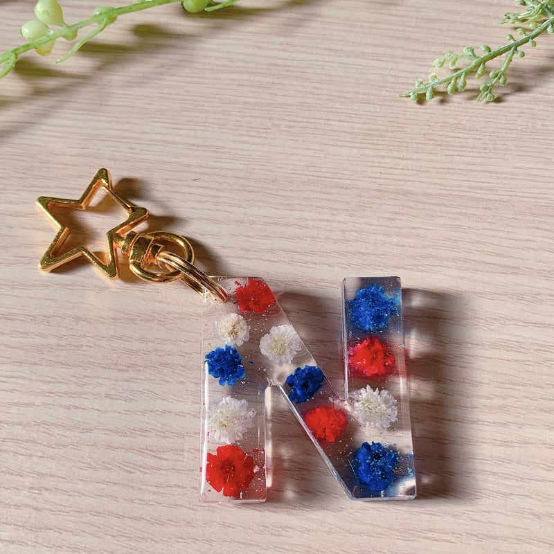 K-002】かすみ草 イニシャル キーホルダー | TricoloreDaisy