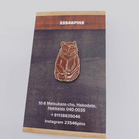 Wood carving bear BROWN original design  pins  木彫りの熊　ピンバッジ