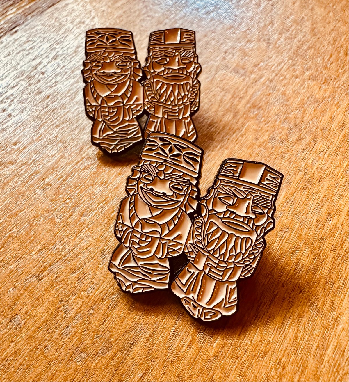 ニポポ人形 PINS ピンバッジ アイヌ ニポポ 神様 木彫り ニポポ人形 PINS ピンバッジ アイヌ ニポポ 神様 木彫り