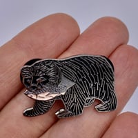Wood carving bear White original design  pins  木彫りの熊　ピンバッジ　黒
