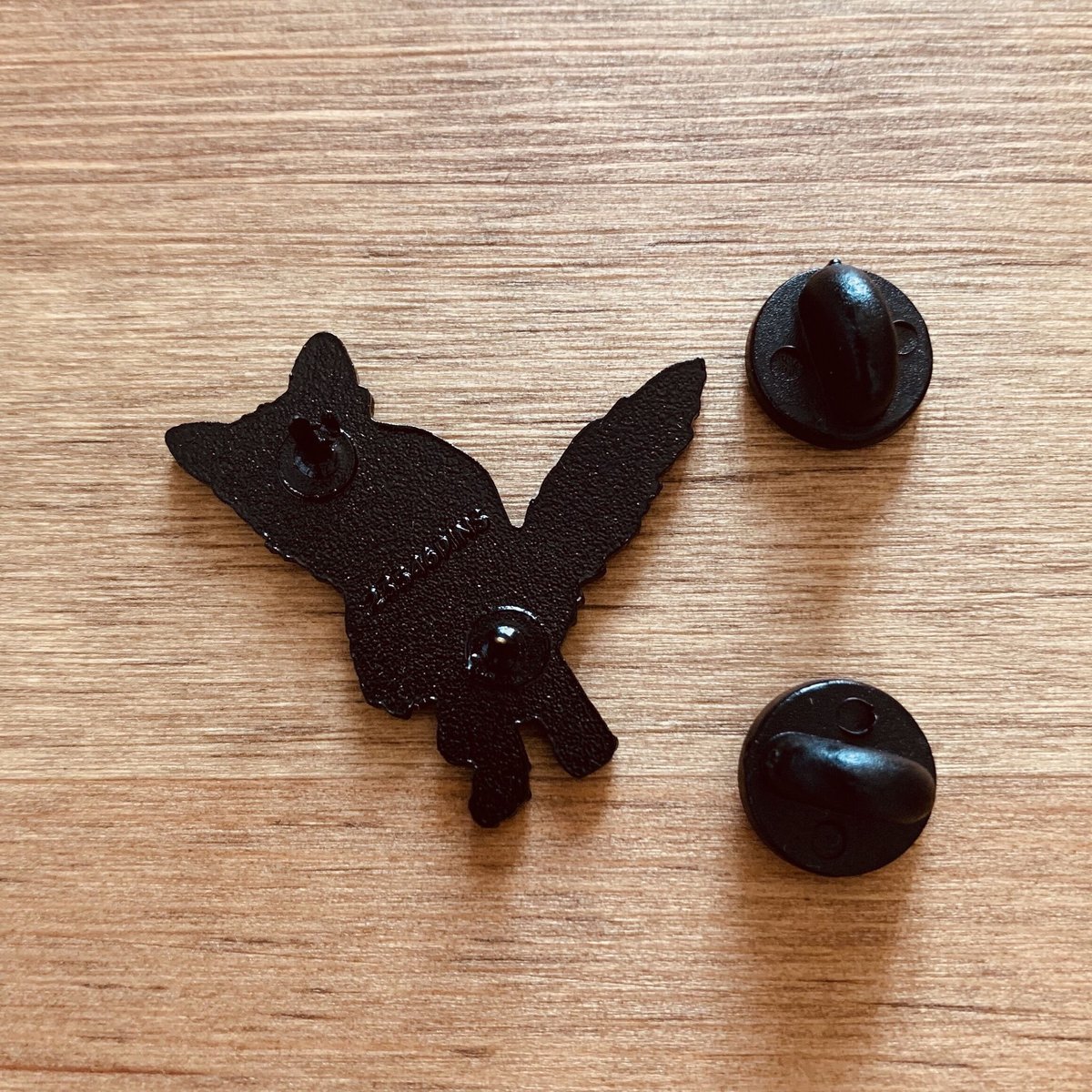 キタキツネ ピンバッジ original design pins | 23546PINS®︎ キタキツネ ピンバッジ original design pins | 23546PINS®︎