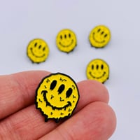 イエロー　ドロドロ 3つ目　スマイル　Smile　original design pins 　ピンバッジ　ピンズ