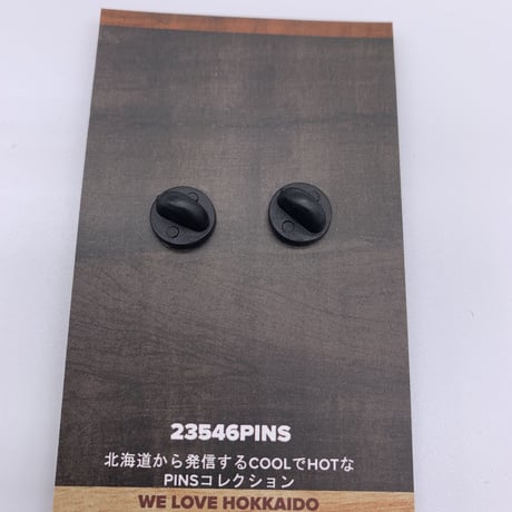 Wood carving bear White original design  pins  木彫りの熊　ピンバッジ　黒