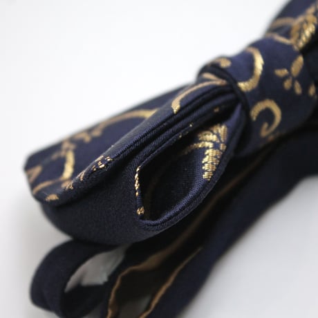 蝶ネクタイ　Noh fabric　金襴　紺地唐草文様　上京蝶帯 #570