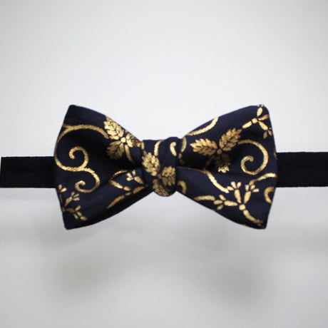 蝶ネクタイ　Noh fabric　金襴　紺地唐草文様　上京蝶帯 #570