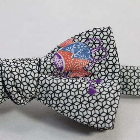 蝶ネクタイ　KIMONO fabric　型友禅 麻の葉文様に打出の小槌