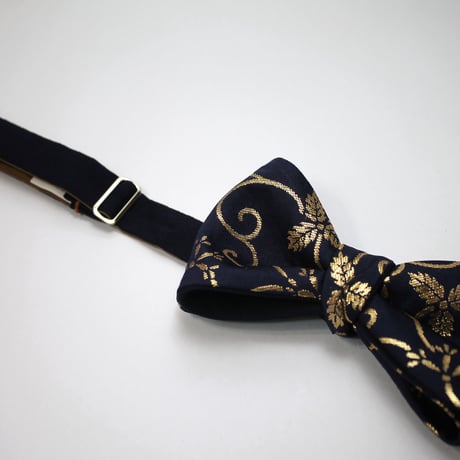 蝶ネクタイ　Noh fabric　金襴　紺地唐草文様　上京蝶帯 #570