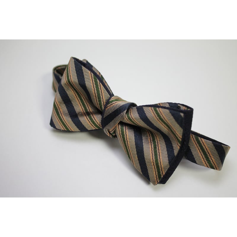 イタリア製　ビンテージ　陶器　手彩色　蝶ネクタイ　座り猫　オブジェ イタリア製 ビンテージ 陶器 手彩色 蝶ネクタイ 座り猫 オブジェ