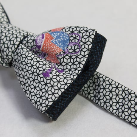 蝶ネクタイ　KIMONO fabric　型友禅 麻の葉文様に打出の小槌