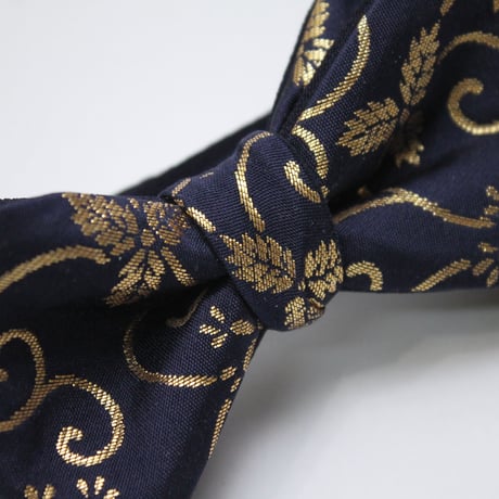蝶ネクタイ　Noh fabric　金襴　紺地唐草文様　上京蝶帯 #570