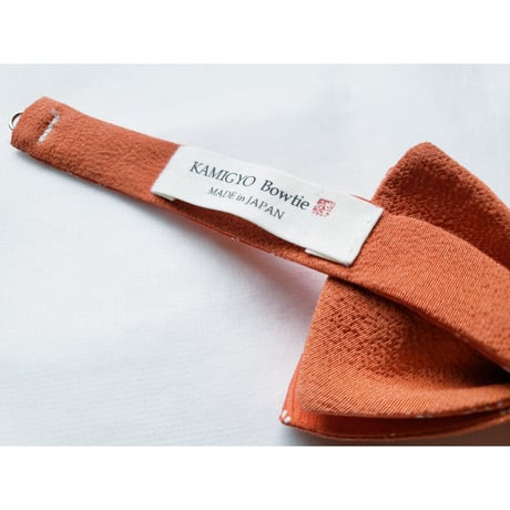 蝶ネクタイ　KIMONO fabric 　白抜き　型友禅 　上京蝶帯