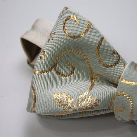 蝶ネクタイ　Noh fabric　金襴　浅黄地唐草文様　上京蝶帯 #571