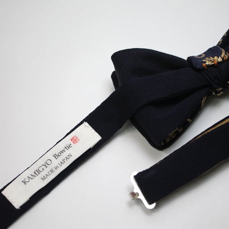 蝶ネクタイ　Noh fabric　金襴　紺地唐草文様　上京蝶帯 #570