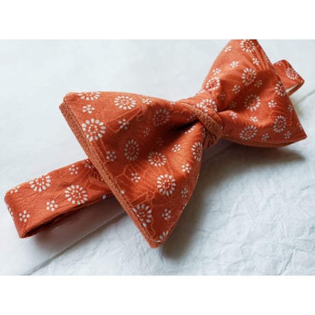 蝶ネクタイ　KIMONO fabric 　白抜き　型友禅 　上京蝶帯