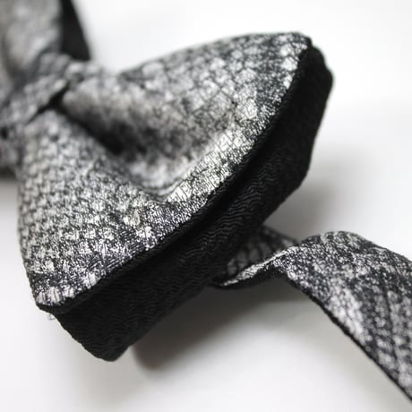 蝶ネクタイ　KIMONO fabric　白蛇柄 西陣織 帯地　上京蝶帯 #585