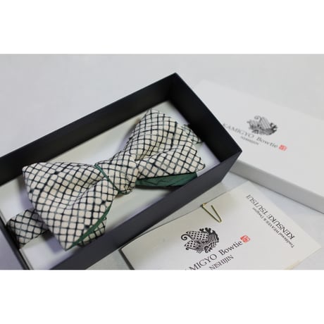 蝶ネクタイ　KIMONO fabric　暈し格子