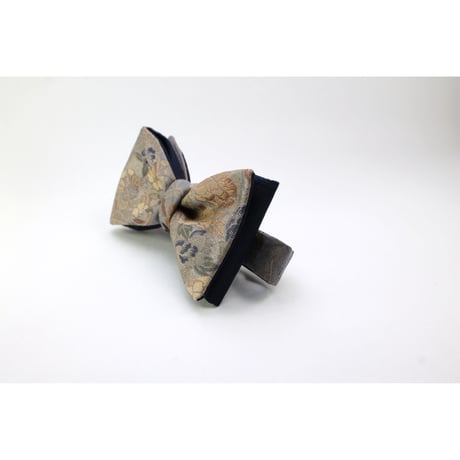 蝶ネクタイ　KIMONO fabric　西陣織 　桜　牡丹
