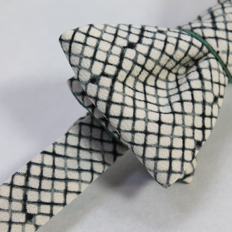 蝶ネクタイ　KIMONO fabric　暈し格子