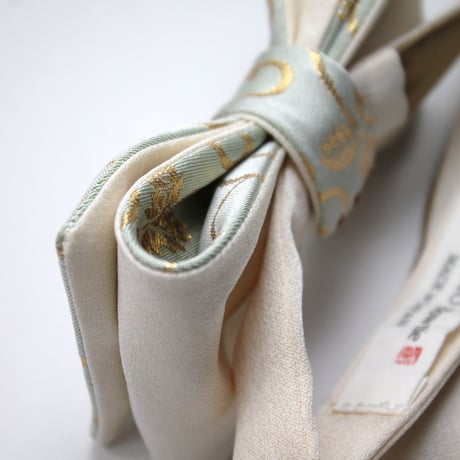 蝶ネクタイ　Noh fabric　金襴　浅黄地唐草文様　上京蝶帯 #571