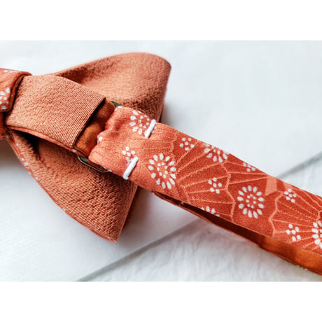 蝶ネクタイ　KIMONO fabric 　白抜き　型友禅 　上京蝶帯