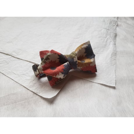 蝶ネクタイ　KIMONO fabric　型友禅　丹後ちりめん　菊文様　上京蝶帯 #940