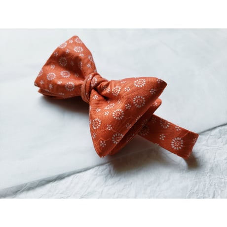 蝶ネクタイ　KIMONO fabric 　白抜き　型友禅 　上京蝶帯
