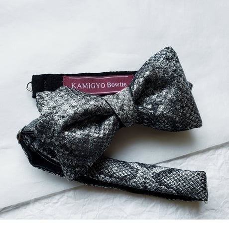 蝶ネクタイ　KIMONO fabric　白蛇柄 西陣織 帯地　上京蝶帯 #895