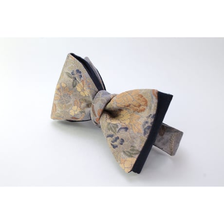 蝶ネクタイ　KIMONO fabric　西陣織 　桜　牡丹
