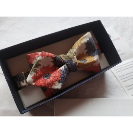 蝶ネクタイ　KIMONO fabric　型友禅　丹後ちりめん　菊文様　上京蝶帯 #940