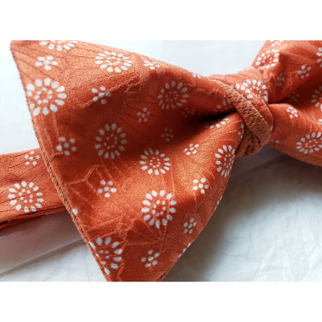 蝶ネクタイ　KIMONO fabric 　白抜き　型友禅 　上京蝶帯