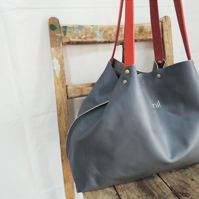 nil】レザー トートバッグ M 変形2way 金箔 箔押しロゴ入り nil】レザー トートバッグ M 変形2way 金箔 箔押しロゴ入り