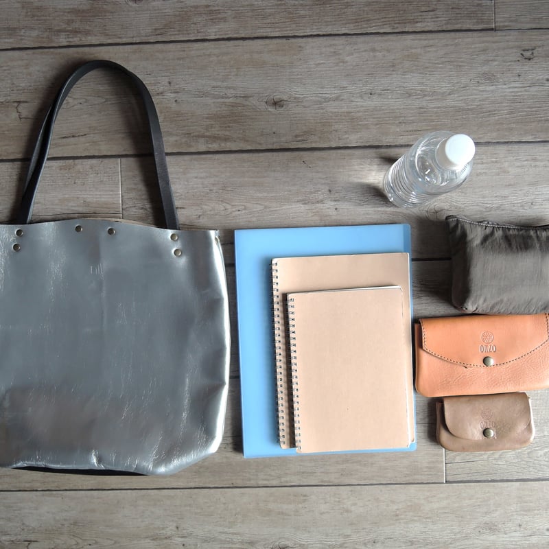 nil】レザー パール加工仕上げ 2way トートバッグ M ロゴ入り nil】レザー パール加工仕上げ 2way トートバッグ M ロゴ入り