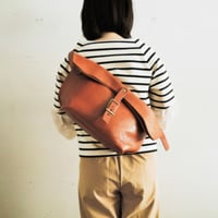 【OR320S】 使い込むほどフィットするメッセンジャーバッグ(S) キャメル【ORZO】