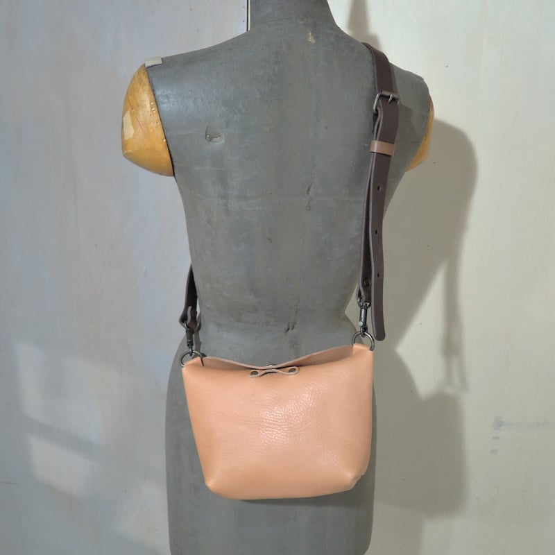 OR402】≪web限定カラー≫2way ミニマルサコッシュ ベージュ【ORZO