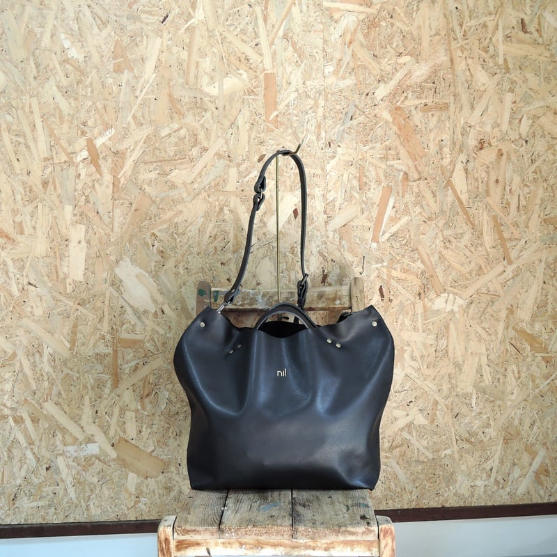 nil】レザー 2way ショルダーバッグ 金箔 箔押しロゴ入り A4収納 nil】レザー 2way ショルダーバッグ 金箔 箔押しロゴ入り A4収納