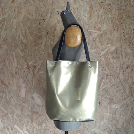 【nil】レザー パール加工仕上げ 2way トートバッグ M ロゴ入り マット ゴールド シルバー nl-002gs-M