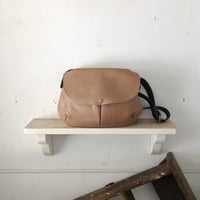 【OR310S】≪オリジナルカラー≫ぷっくりシルエットが可愛いシェル型ショルダーバッグ(S) グレージュ【ORZO】