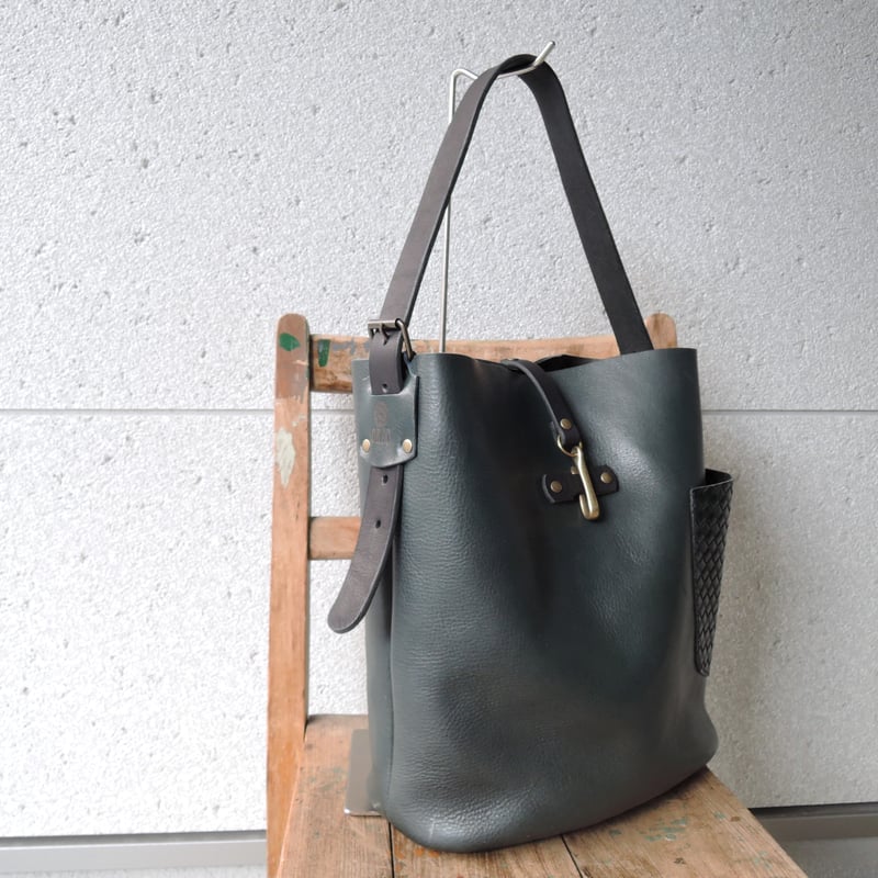 ≪web限定≫【ORZO】レザー 縦型ワンショルダートート BAG A4
