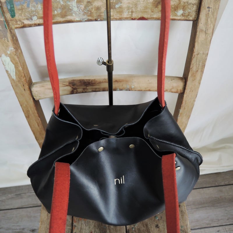 nil】レザー トートバッグ S 変形2way 金箔 箔押しロゴ入り nil】レザー トートバッグ S 変形2way 金箔 箔押しロゴ入り