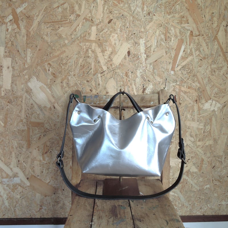 nil】レザー パール加工仕上げ 2way トート ショルダーバッグ S ロゴ