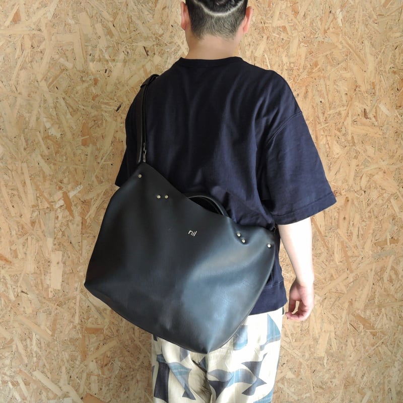 nil】レザー 2way ショルダーバッグ 金箔 箔押しロゴ入り A4収納 nil】レザー 2way ショルダーバッグ 金箔 箔押しロゴ入り A4収納