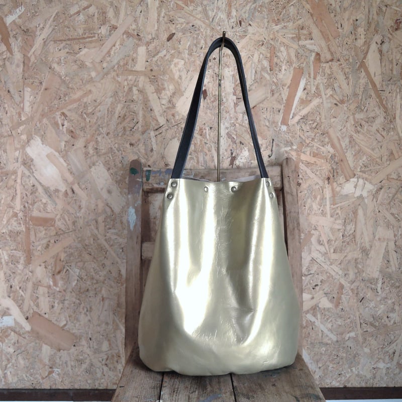 nil】レザー パール加工仕上げ 2way トートバッグ M ロゴ入り