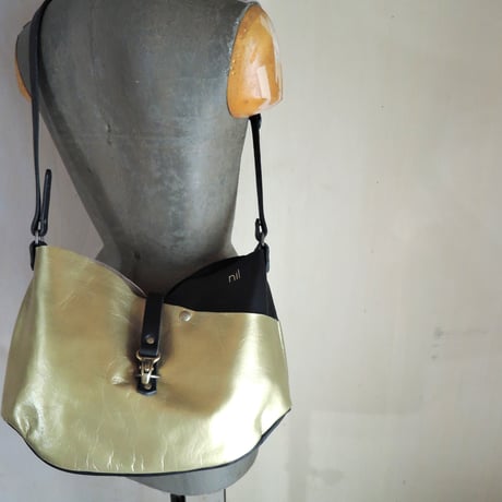 【nl028-2S】≪ロゴ箔押し有≫A4対応 2wayショルダートートバッグ(S) パール加工レザー ゴールド【nil】