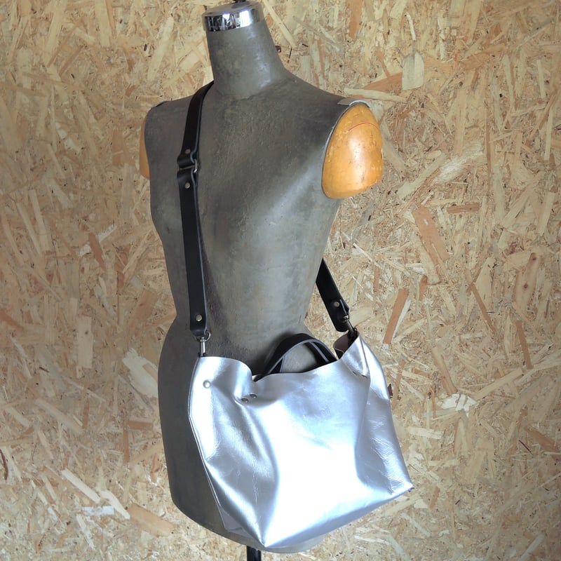 nil】レザー パール加工仕上げ 2way トート ショルダーバッグ S ロゴ