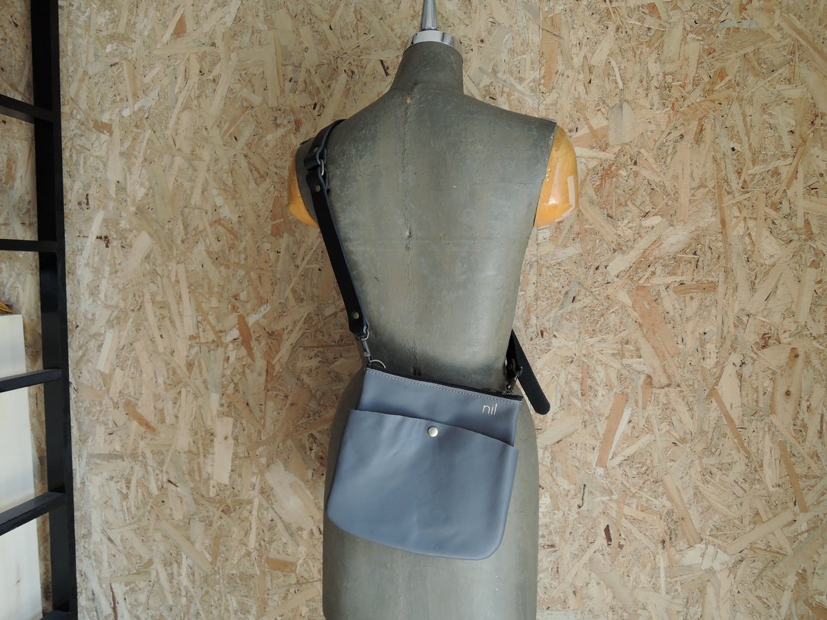 nil】神戸 金箔 箔押し レザー サコッシュ 縦型 2wayミニマルチ