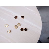 ボタンピアス