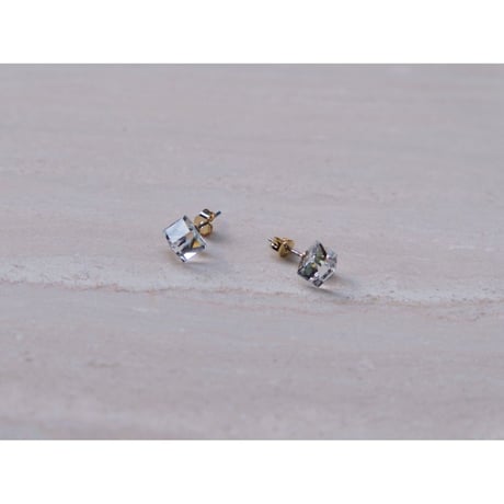 キューブピアス