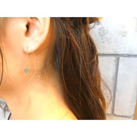 半貴石のピアス